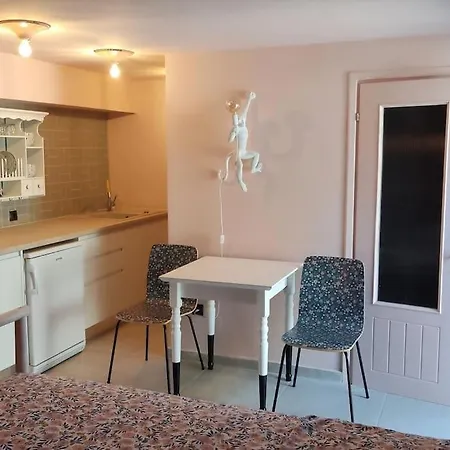 아파트 Koufeto Kondoyenádha